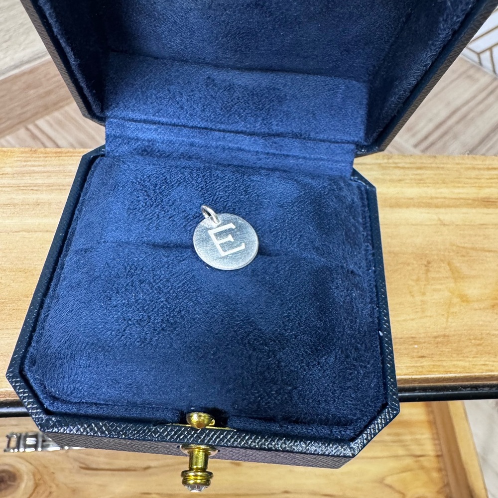 Silver Initial 'E' Pendant - image 6